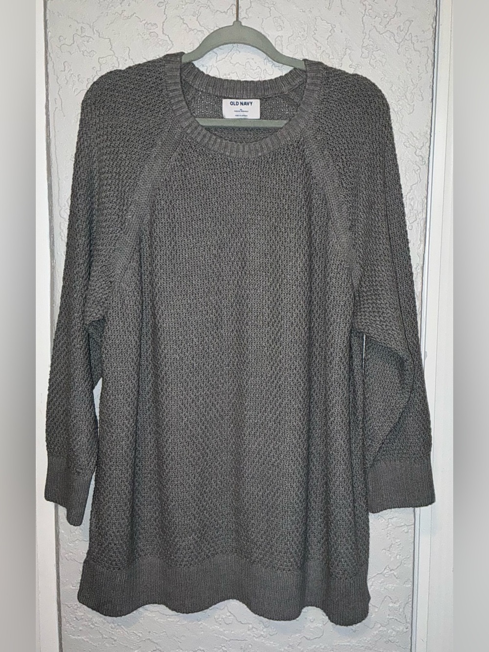 Old Navy Women's Light Gray Crewneck Sweater